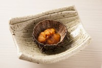 ミョウバン不使用だからこそ味わえる！香ばしく焼き上げた無添加生うには、旨味と甘みが凝縮したうに専門店ならではの逸品です。