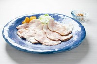7時間かけてじっくり低温で仕上げました！
レギュラーサイズ（5切）1650円
ハーフサイズ（3切）1320円
※写真はレギュラーサイズ