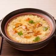 素材の旨味をひきたてた専門店ならではの雑炊です。