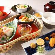 【前菜】本日のおまかせ前菜一品
【瓢籠】小鉢 生湯葉美味出汁ジュレ・お造り 無添加生うに 他一点・鉢物 ナッツサラダ仕立て
【焼物】雲丹グラタン
【蒸物】うに入り百合根饅頭 べっ甲飴
【食事】うにバターご飯

※