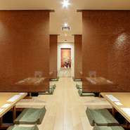 手づくりにこだわった和食・創作料理や、旬の素材を使ったメニューが多く並びます。和食に合う日本酒は、銘酒やプレミアムな銘柄を入手。オリジナリティーに溢れる料理と豊富なお酒をゆっくりと堪能できます。