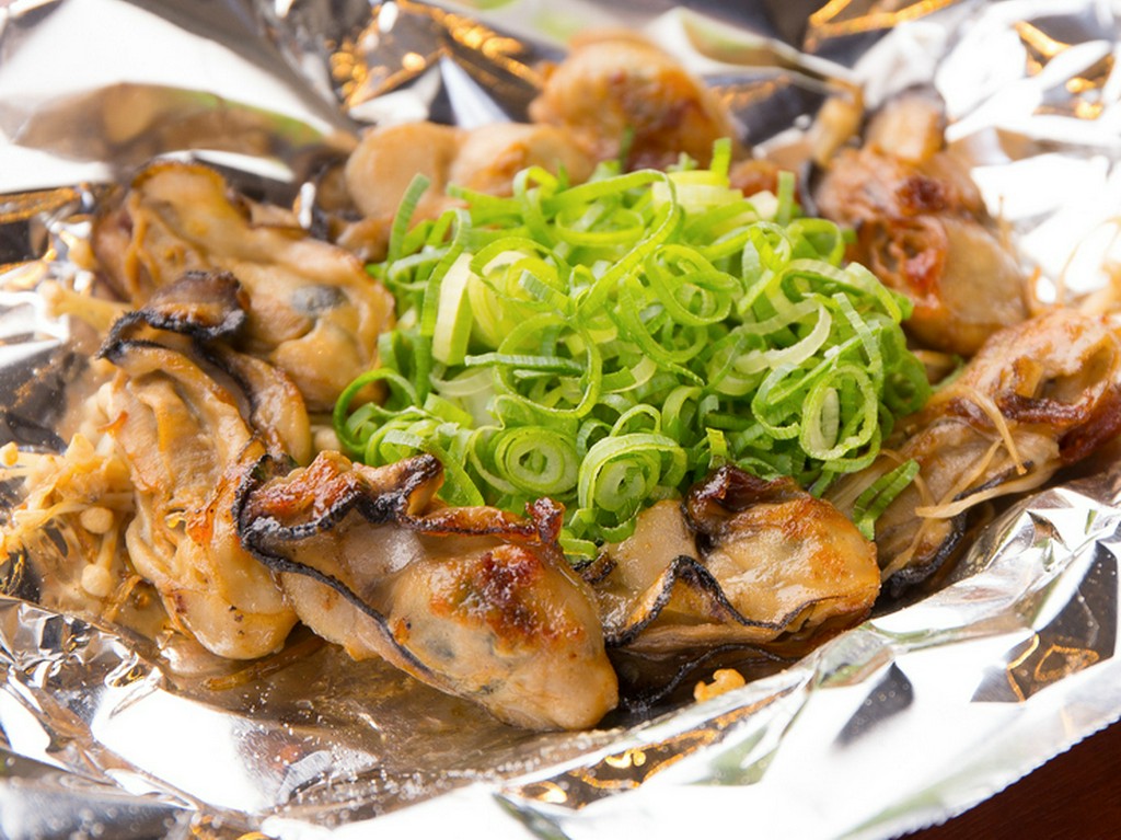 下ごしらえは全て手作業。こだわり抜いた素材が生み出す人気の味