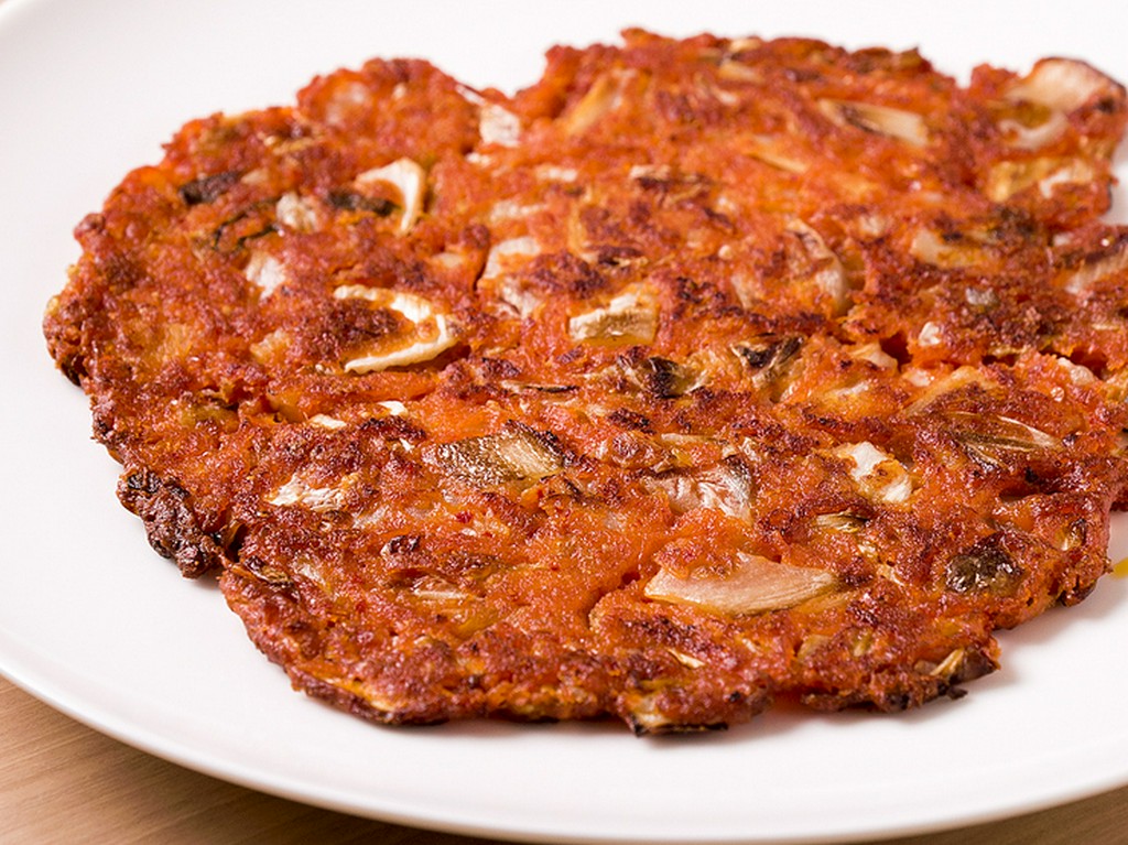 程よい辛さがマッコリ＆韓国焼酎と良く合う『キムチチヂミ』