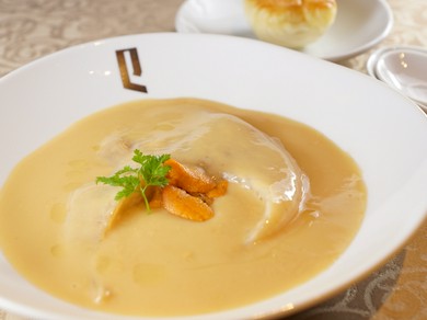 贅沢なふかひれをまろやかなクリームと共に味わう『ふかひれ(青鮫)の雲丹クリームソース煮込み』