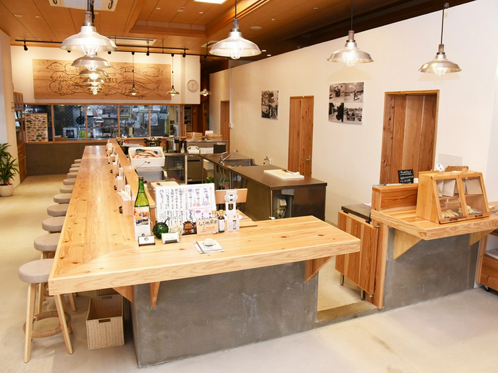 天上が高く開放感たっぷり！のんびり過ごせる店内