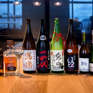 全国各地より選りすぐった日本酒は、『写楽』、『黒龍』、『十四代』など希少なブランド銘柄を取り揃え。四季折々のおすすめ銘柄の用意もあり、旬のおいしさを堪能することができそうです。