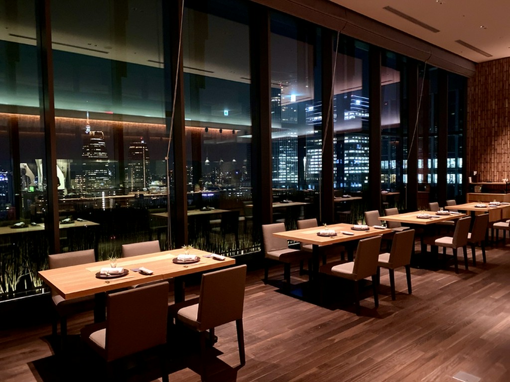 和食の神髄を堪能しつつ、日本酒と夜景に酔う