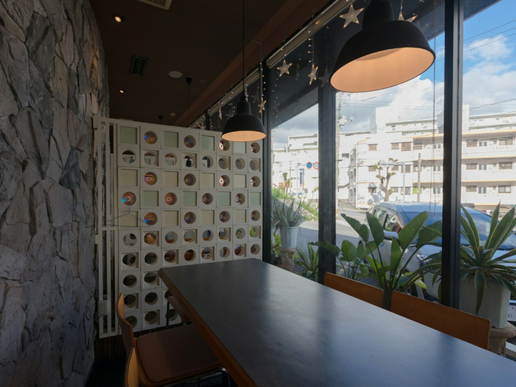 ゲストのくつろぎを大切にした店内