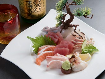 旬の美味しい鮮魚を堪能『刺身盛り合わせ』