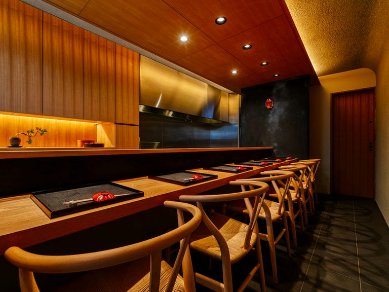 繊細な料理を味わうにふさわしい、モダンな雰囲気