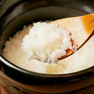 全国各地から取り寄せる美味しいお米。美味しいお米を炊くには、美味しい井戸水。シンプルながら味わい深い料理に舌鼓。 コース料理の一品となります。銘柄は仕入れ状況により変わります。