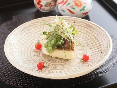 味覚のみならず視覚でも楽しませてくれる、美しい器へのこだわり