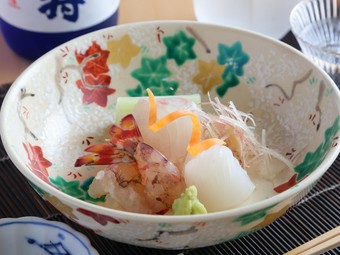 その日仕入れた魚介を3種味わえる、美味しさを引き出した『御造り』