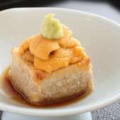 “食感のコントラスト”を楽しめる人気の一品『焼胡麻豆腐』