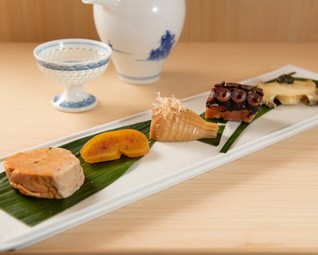 店主自慢のおまかせコースです。 季節に合わせて旬の食材をお届けします。