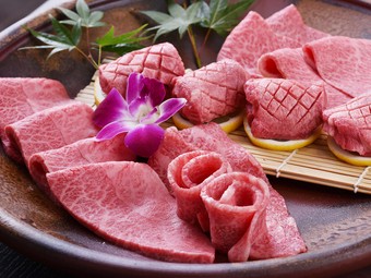 お肉はすべて国産の黒毛和牛を使用しています。