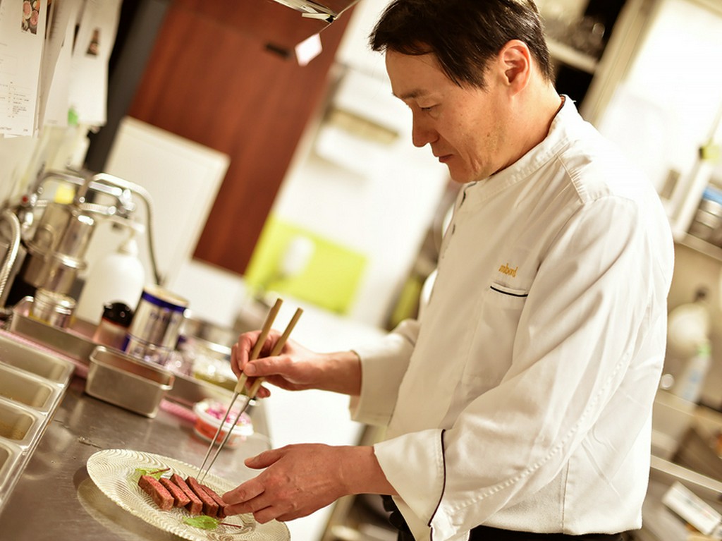 精肉工場にまで足を運び、自らの目で確かめて上質な牛肉を厳選