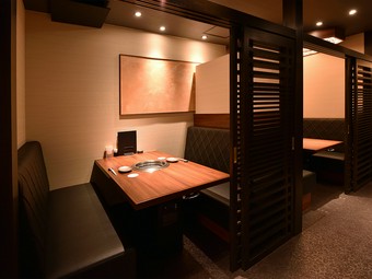 完全個室や半個室を完備。接待やデートにふさわしい大人の空間