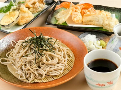 旬の素材の揚げたてをすぐにいただける『天ぷら 海』