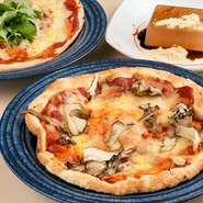 そば打ちの学校で紹介されたこともあって、出汁にはすぐ近くにある【七代目太郎兵衛】の提案による細かい粒状の鰹節を使用。【七代目太郎兵衛】の鰹節は、多くの有名老舗そば店も使用しています。

