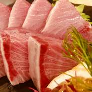 日替わりのメニューやお酒が種類豊富で、飽きずに通える店