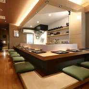 大切な人と過ごす素敵なひと時に、あるいはおもてなしの席など、ゆっくりとした時を重ねられる料理店。上質ながらも手が届く贅の数々が、至福のひと時へと導いてくれることでしょう。