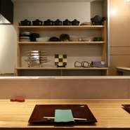 昼・夜、共に堪能できるコースは、店主がつくる料理の魅力が集結。喜ばしいことがあった日に、あるいは自分へのご褒美にふさわしい逸品が、心にもお腹にも満たされていきます。