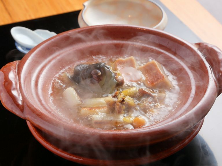 すっぽんの旨みが出汁へと移り、上質な美味しさを楽しめる『丸鍋』