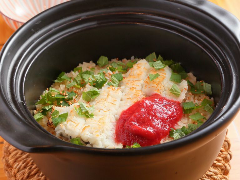 全てのコースに含まれる、至福のお食事『季節の土鍋ご飯』