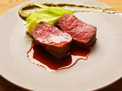 黒毛和牛のタリアータ　黒ニンニクとたまり醤油のコンディメント