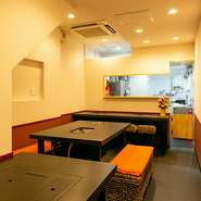 情緒あふれる先斗町にある、洗練された雰囲気漂よう隠れ家のような店。少し贅沢がしたい時や特別な日のデートにうってつけです。観光旅行の想い出づくりにも一役買ってくれます。