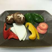 金時人参　万願寺唐辛子　京鏑
椎茸　パプリカ　等　京野菜と季節の野菜を
併せて御提供致します。