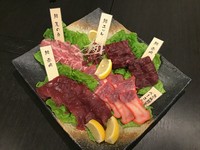 京都では取り扱いの殆ど無い鯨肉を特別ルートにて仕入まして、御提供致します。