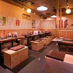 席の設計がゆったりしていて、マイペースに食事ができる