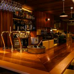 都心のオアシス。おいしい料理と雰囲気を楽しめるカウンター席