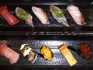 人気！　旬の鮮魚を10貫まとめて堪能できる『おまかせ寿司』