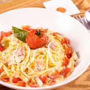 函南ご当地グルメ「函南カルボナーラ」。KISETSUでは地場産のトマトをふんだんに使用しています。