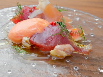 京都城陽のイチジクと新鮮なカツオのハーモニー『城陽のイチジクとカツオのカルパッチョ』