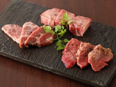 濃厚な牛肉の美味しさを引き立てる、上質なワインをセレクト