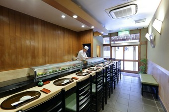 デートや接待など、さまざまなシーンに利用可能な寿司店