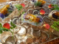 食べれるお花（エディブルフラワー）を使った見た目にも華やかな一品