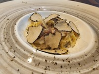 イタリア産のサマートリュフをふんだんに使ったパスタ
期間限定ですのでお早めに

