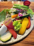 鮮度の良い地場野菜をふんだんに使い、彩豊かです。