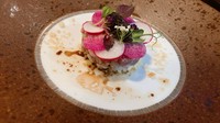 鮪の食感とタルトの塩気がちょうどよく合います。
白ワインでも赤ワインでも合わせられます。