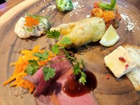 その日のオススメ前菜を7種類ご用意致します。
是非、お酒に合わせてお召し上がりください。