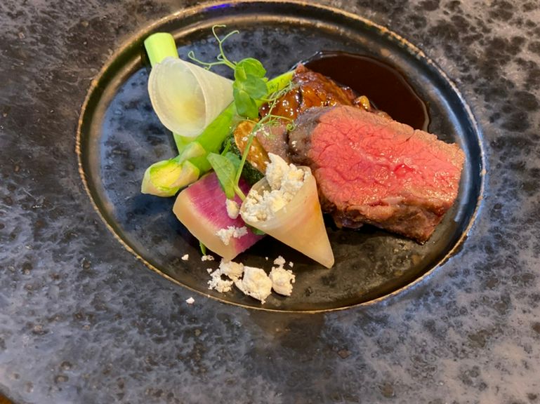 シンプルな料理だからこそ素材のよさが活きる『足柄牛ロースト』