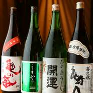 日本酒は、料理に合わせて常時3～5種類揃っています。中でも喜久水『雪降り仕込み』（秋田）はぜひ味わいたい銘酒です。メニューに載っていない隠し酒もあるので、詳細はスタッフにお尋ねを。