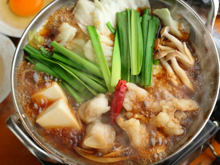 甘辛い醤油ベースのかえしが食欲をそそる『和牛モツすきやき』※一人前