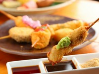 串揚げメインのコースです。
7名以上のお席もご用意できるので電話でお問い合わせください。