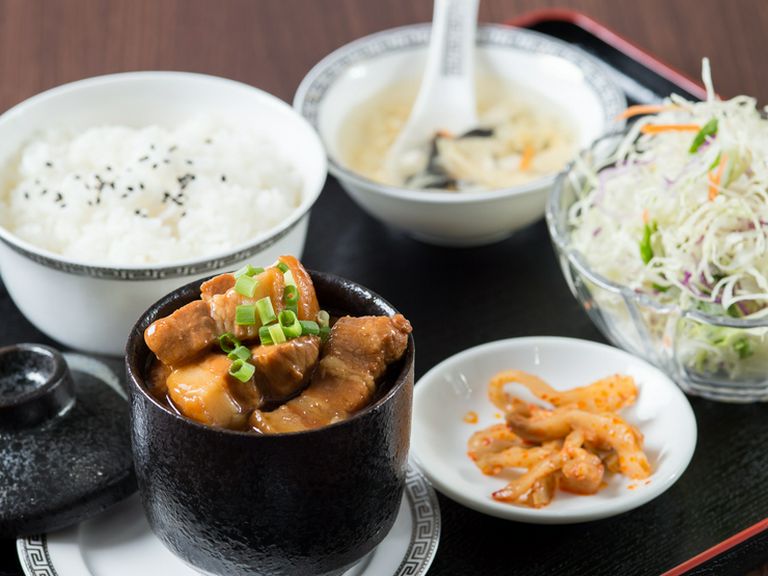 お肉、野菜、お米は全て国産。地産地消にこだわり使用